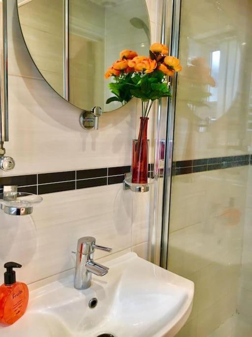 One Bedroom Flat In Central לונדון מראה חיצוני תמונה
